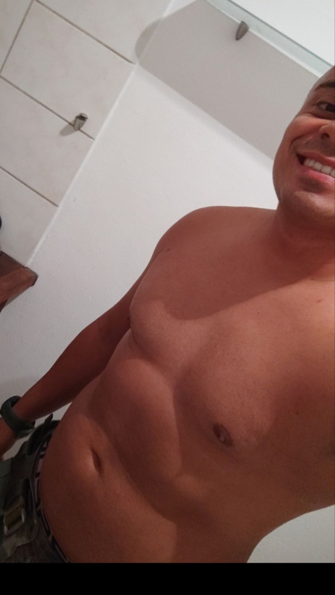 Profil de Sofyene, 31 ans, Soiree gay à Lavertezzo