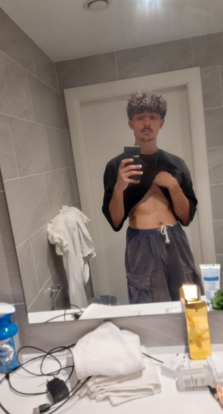 Profil de Yacin, 19 ans, Soiree gay à Achseten