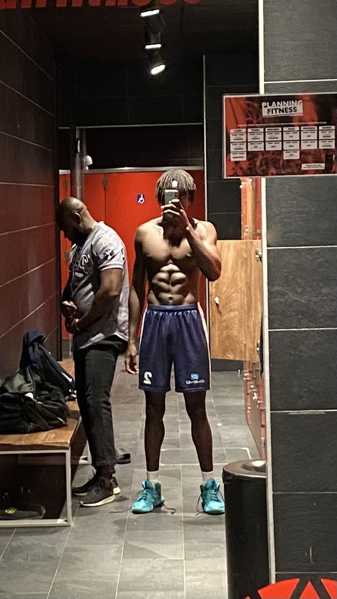 Profil de Abou-bakr, 22 ans, Soiree gay à Olivone