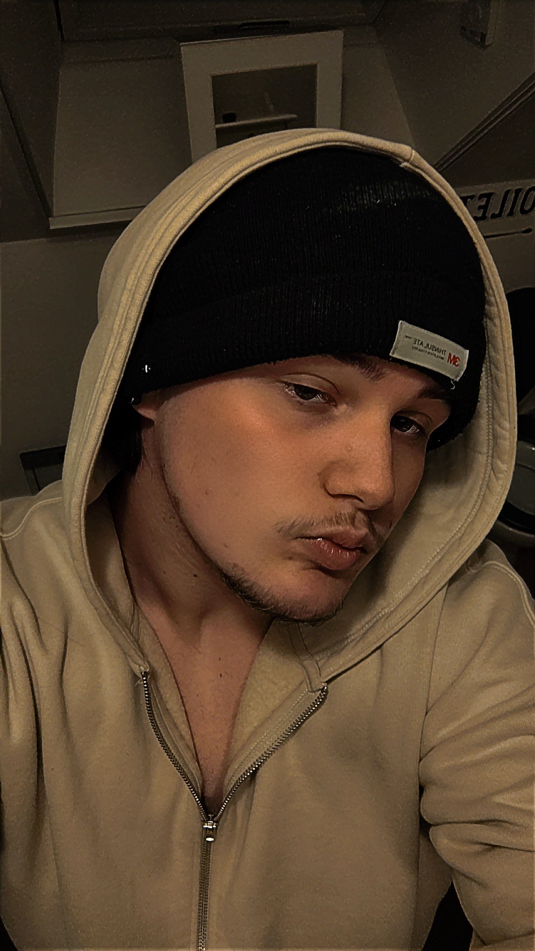 Profil de Ivano, 19 ans, Soiree gay à Treiten