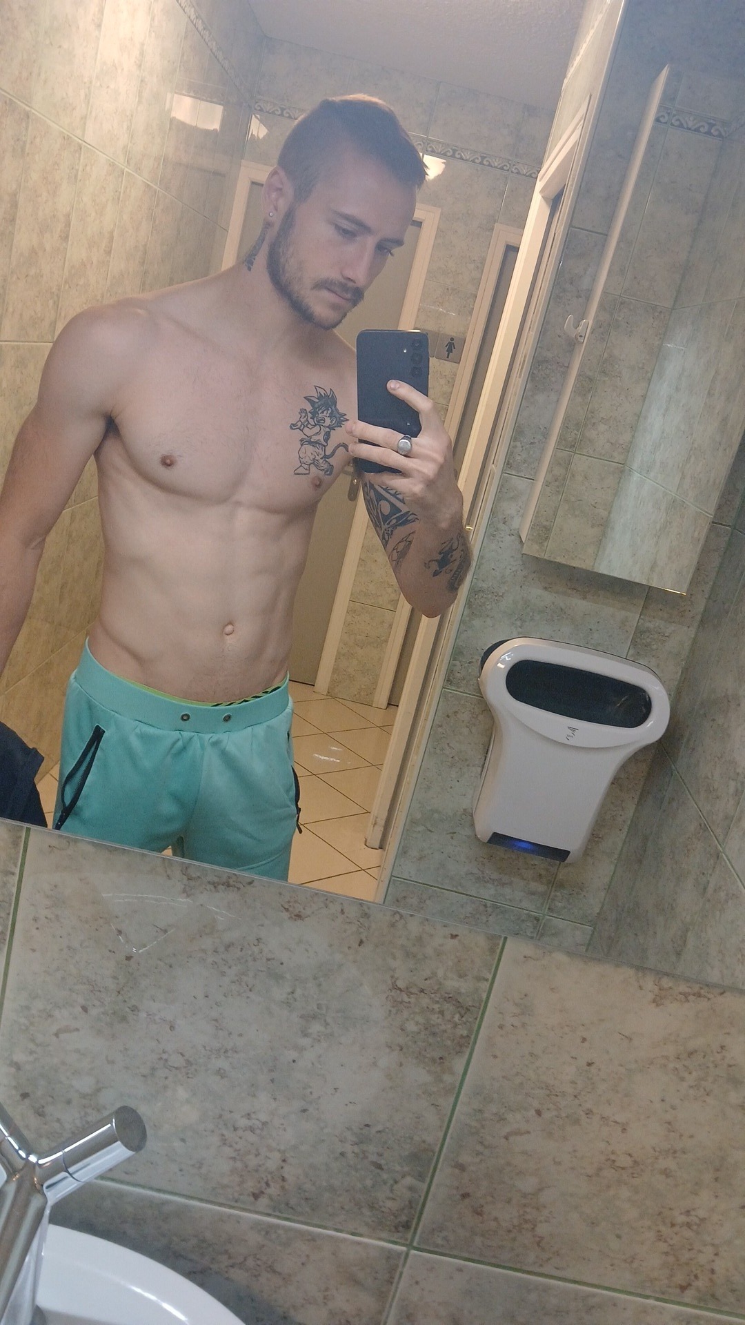 Profil de Lyess, 26 ans, Soiree gay à Fisibach